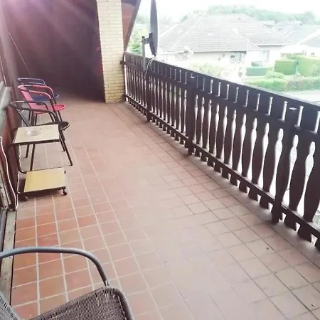 2 Obergeschoss Mit Balkon דירה