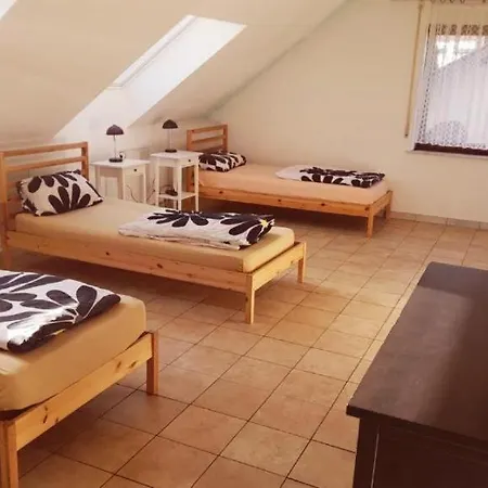 2 Obergeschoss Mit Balkon דירה *