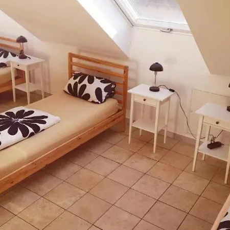 2 Obergeschoss Mit Balkon *